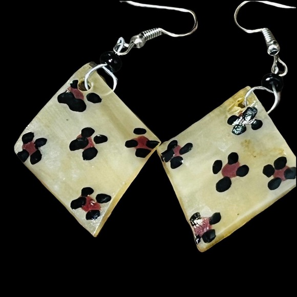 Handcrafted horn earrings, made in Africa. Benefits charity. - Picture 4 of 11